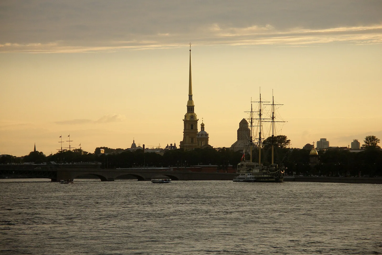Петропавловская крепость на закате