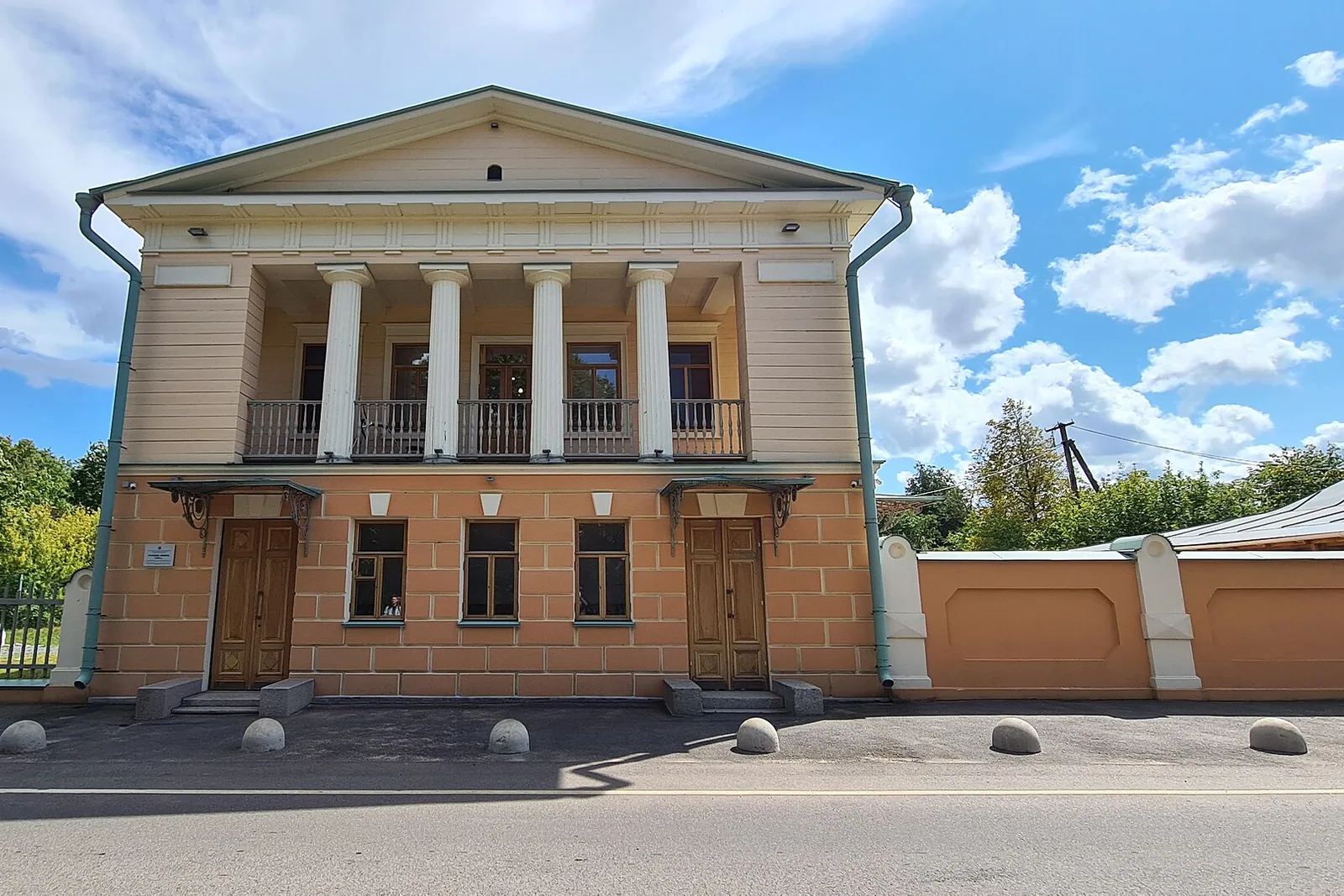 Путевой дворец в Коростыни у озера Ильмень